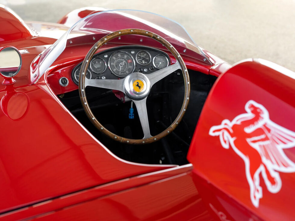 Ferrari-410-steering-wheel